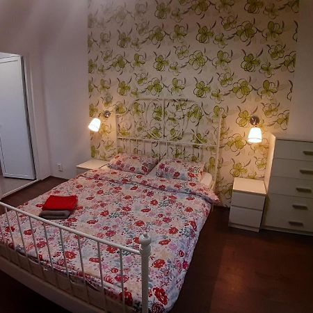Romantic Calm Apartments Piata Universitate Bukarest Eksteriør billede
