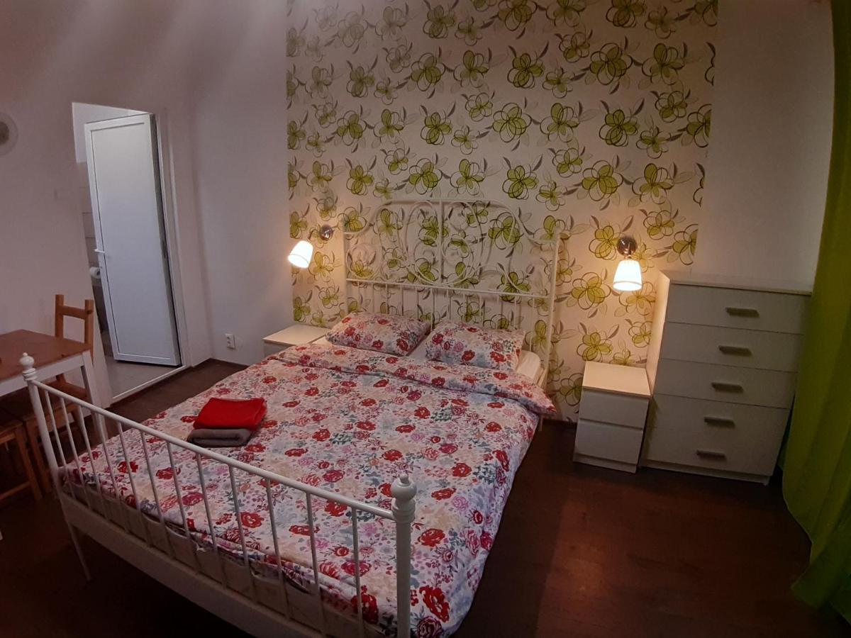 Romantic Calm Apartments Piata Universitate Bukarest Eksteriør billede