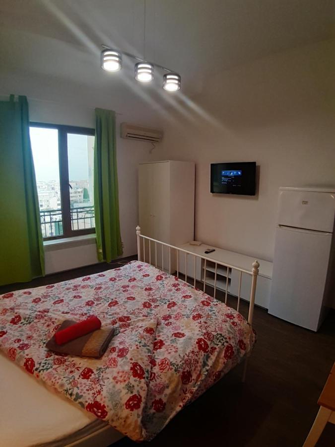 Romantic Calm Apartments Piata Universitate Bukarest Eksteriør billede